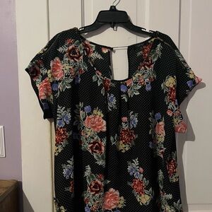 Chic Floral Print Blouse in Black
